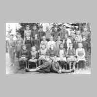 005-0045 Bieberswalder Schulklasse mit Lehrer Bobien im Jahre  ca. 1941-42 .JPG